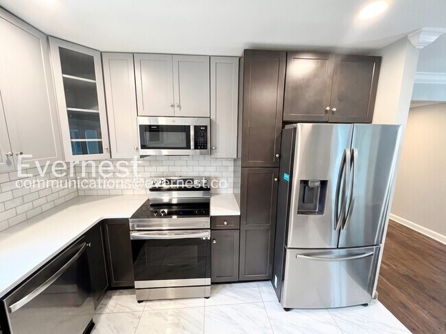 Foto del edificio - 109 Mayfair Rd