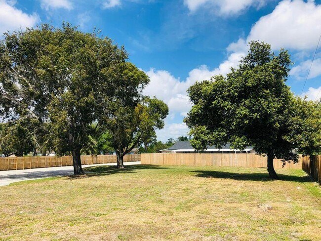 Building Photo - 3166 Melaleuca Dr