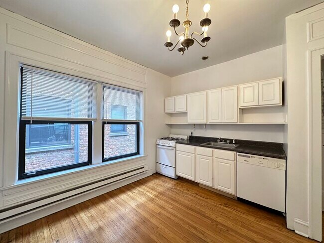 Building Photo - 1036 Dempster St