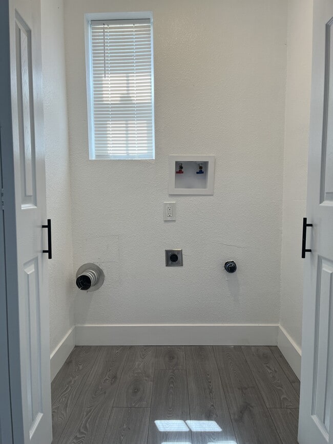 Building Photo - 504 Bryden Way