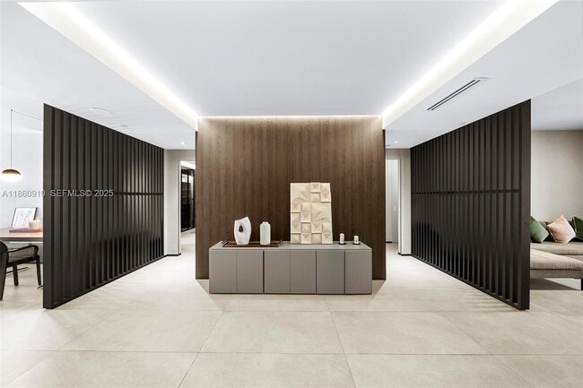 Building Photo - 785 Crandon Blvd