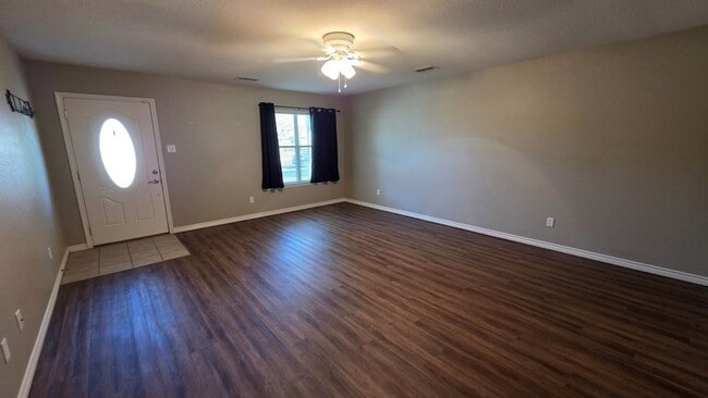 Foto del edificio - 5113 Blue Haven Dr