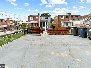 Foto del edificio - 13 Tuckerman St NW