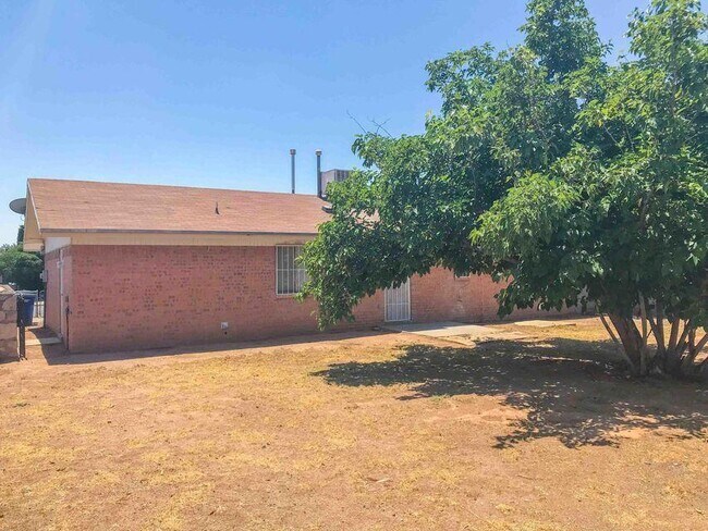 Building Photo - 5505 Corsicana Ave