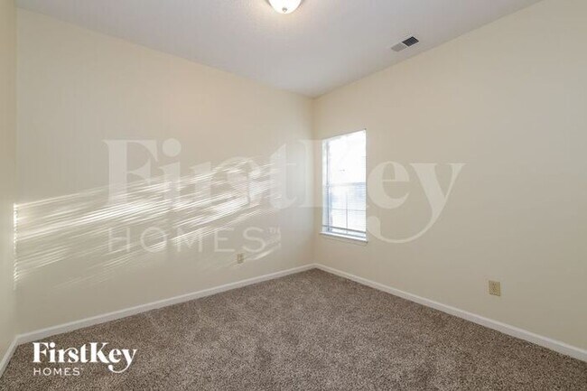 Foto del edificio - 7923 Bay Meadow Cir S