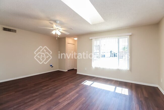 Foto del edificio - 4632 W Poinsettia Dr