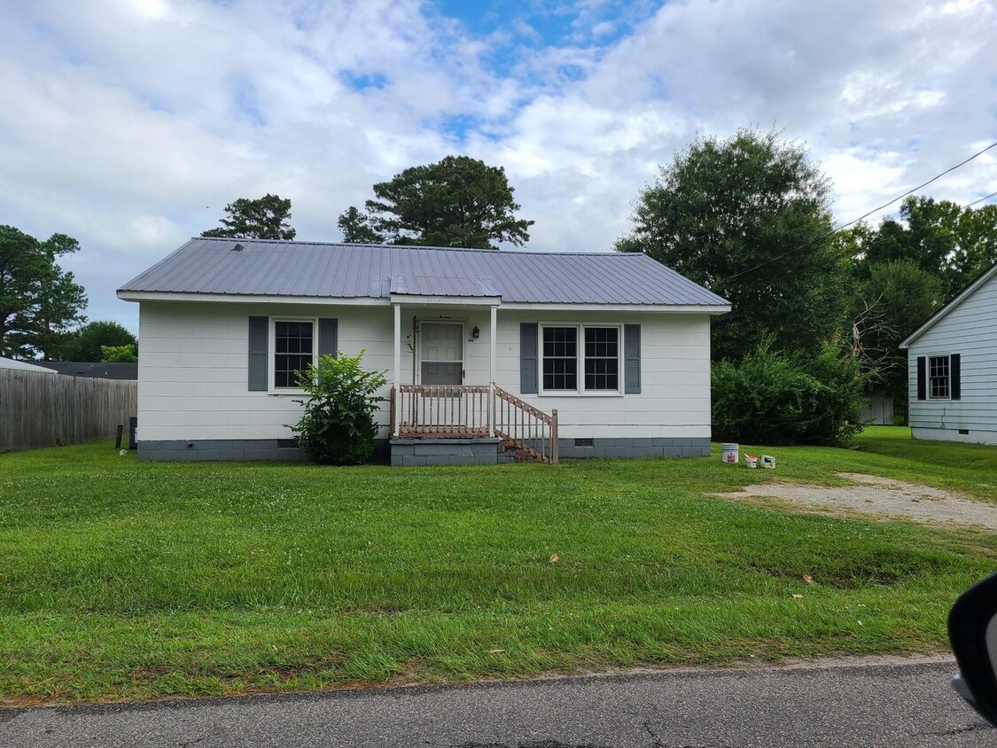 Primary Photo - Charming Historic Bungalow in Downtown Bur...