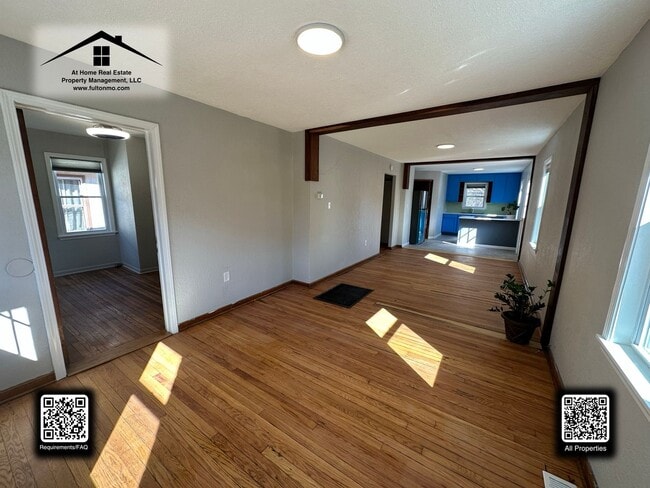 Building Photo - 1209 E Ash St