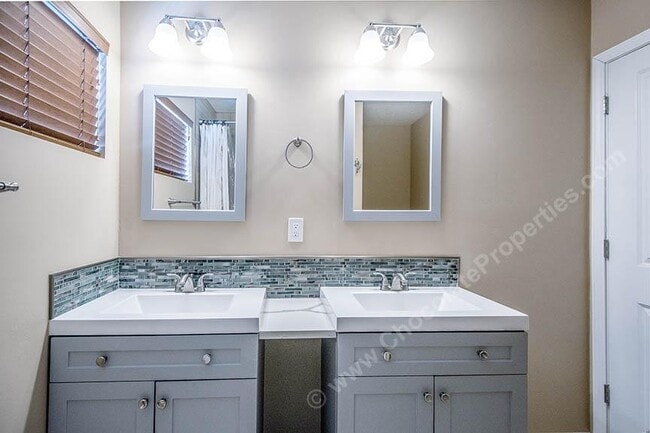 Foto del edificio - 13105 Skyview Ave NE