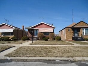Building Photo - 13816 S Tracy Ave