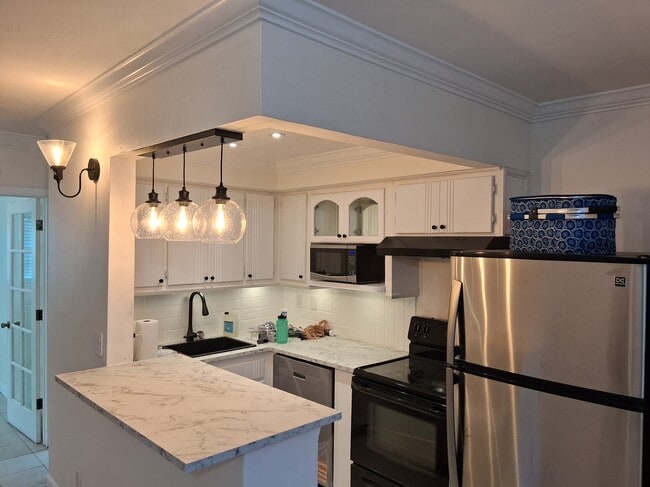 Photo - 1100 NE 9th Ave Apartment