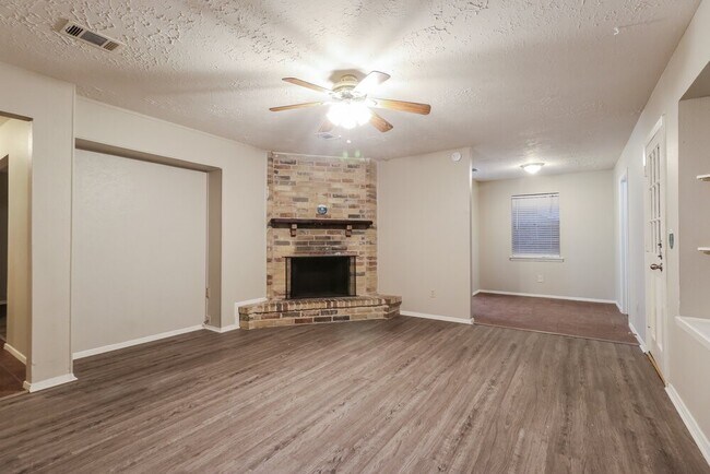 Foto del edificio - 4322 Enchantedgate Dr