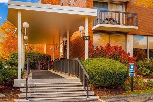 Foto del edificio - 20 Hammond Pond Pkwy