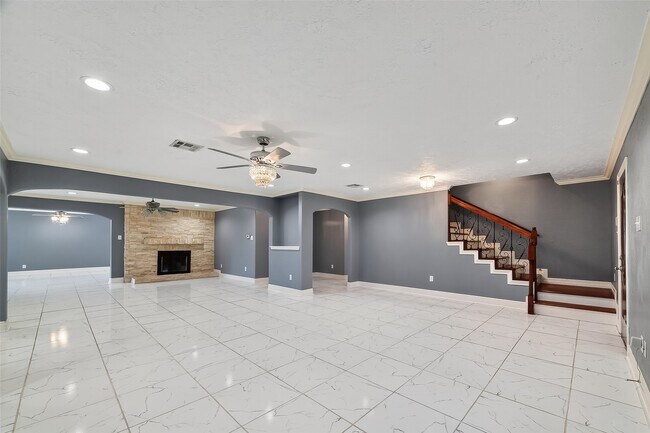 Foto del edificio - 4901 Burning Tree Dr