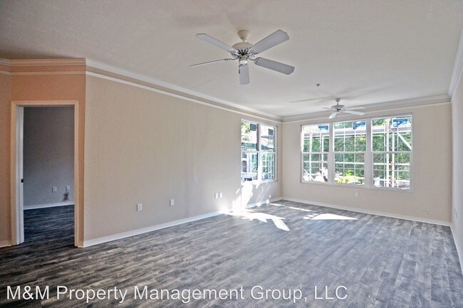 Building Photo - 4142 Central Sarasota Pky