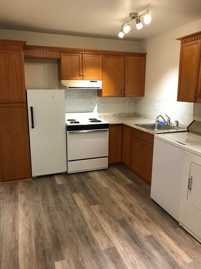 Building Photo - Corvallis triplex