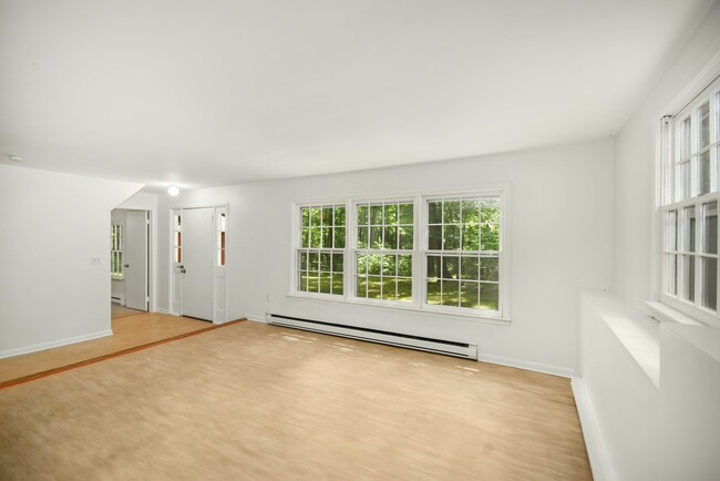 Building Photo - 515 Newtown Tpke