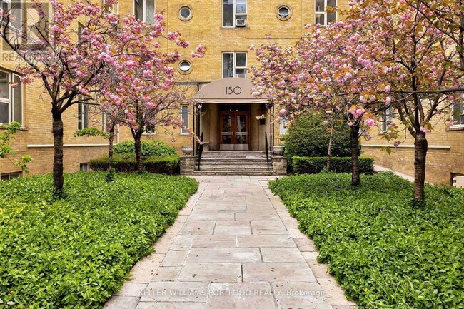 Photo du bâtiment - 150 Farnham Ave