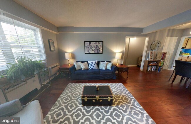 Building Photo - 4350 N Pershing Dr