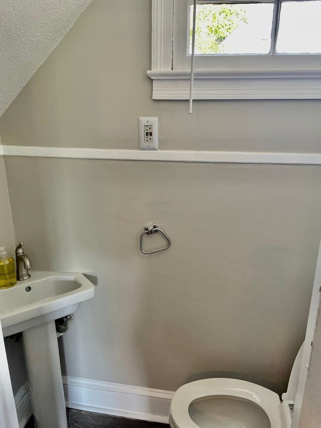 Building Photo - 49 Radcliffe St