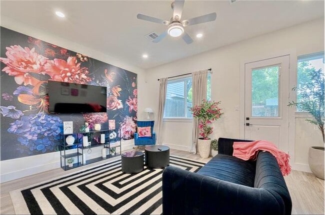 Photo - 2909 Nagle St House