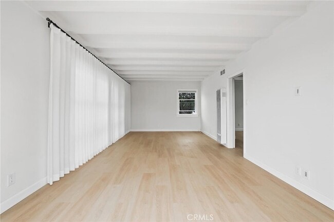 Building Photo - 297 Wave St