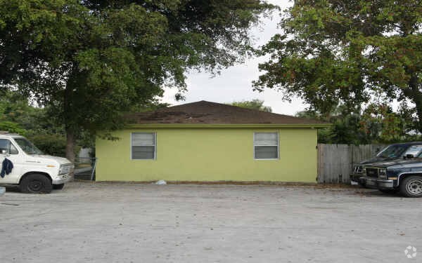 Foto del edificio - 2309 Lake Worth Rd