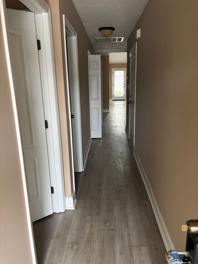 Foto del edificio - 818 Bryan Cir