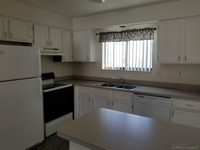 Building Photo - 25971 New Forest Ct