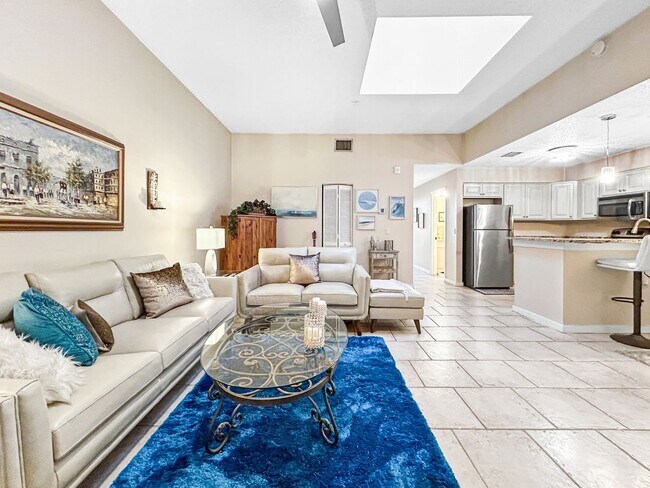 Foto del edificio - Modern Condo Living by Mirror Lake – Downtown St. Pete! 2bed | 2bath