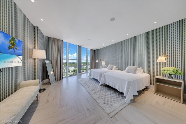 Foto del edificio - 10225 Collins Ave