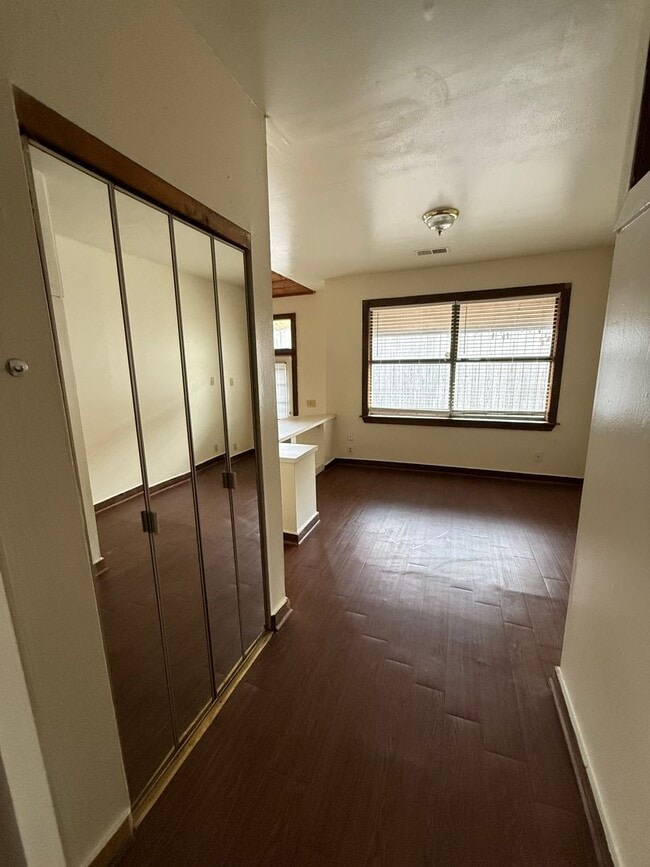 Photo - Cozy Efficiency with private backyard House