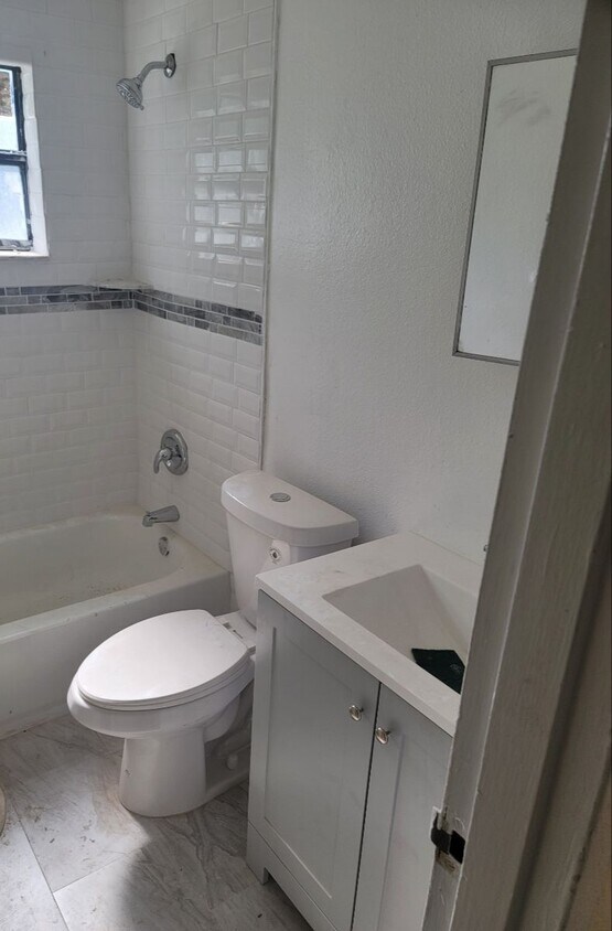 Foto del edificio - 4508 Meadowbrook Ave