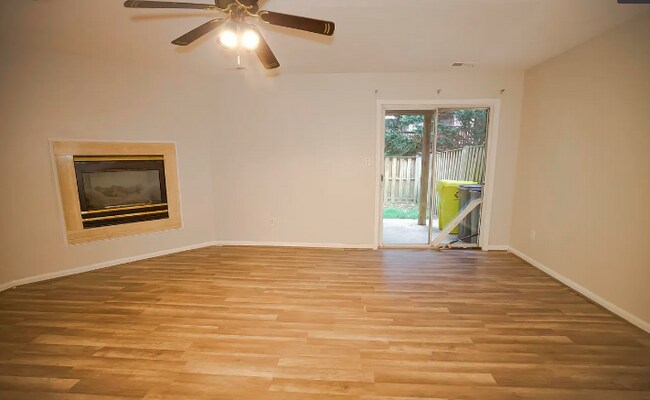 Foto del edificio - 1747 Wood Carriage Way