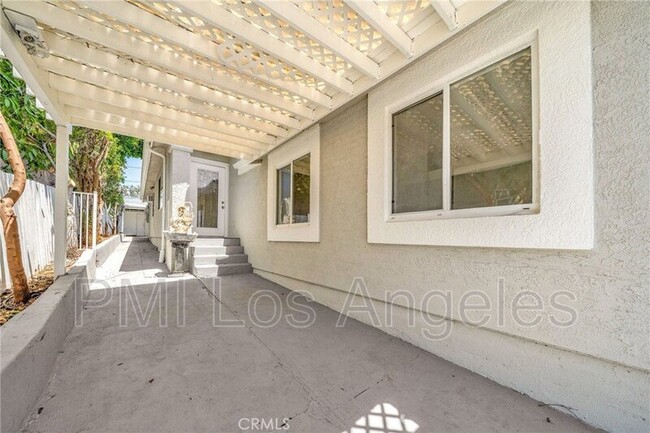 Building Photo - 3173 Fairmount St