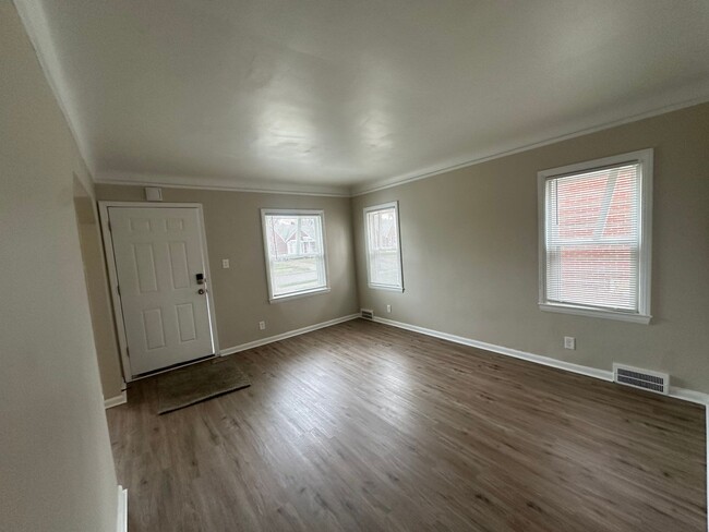 Foto del edificio - Renovated 3-Bedroom Home – We Welcome Sect...