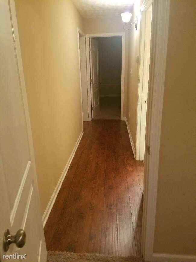 Building Photo - 2 br, 2 bath 4plex - 303 Creekwood Ave 303