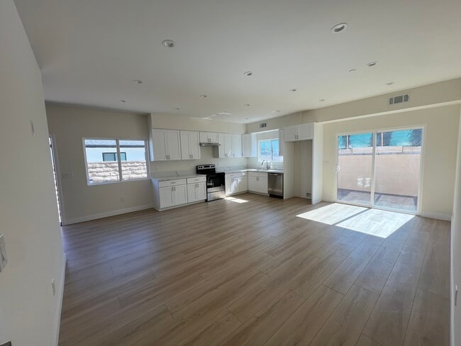 Building Photo - 7622 Arcola Ave