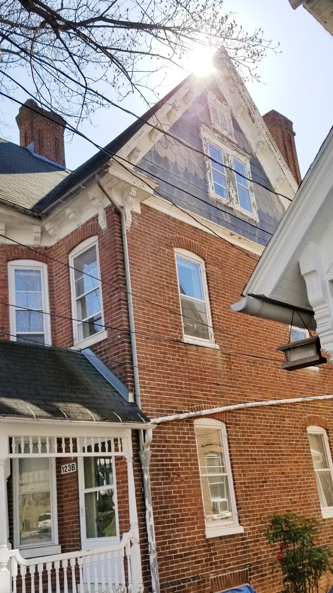 1890s house divided into 2 townhouses with separate entrances - 121b Peyton St