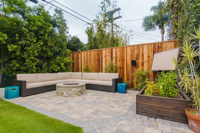 Building Photo - Charming 3 Bedroom 2 Bathroom Wilshire Vista Home with Bonus Room, Resort-Style Backyard and Heat...