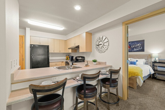 Cocina - Destinations Lynnwood 61+ Active Adult Apartment Homes
