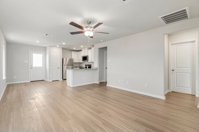 Foto del edificio - 8223 Blooming Meadow Ln