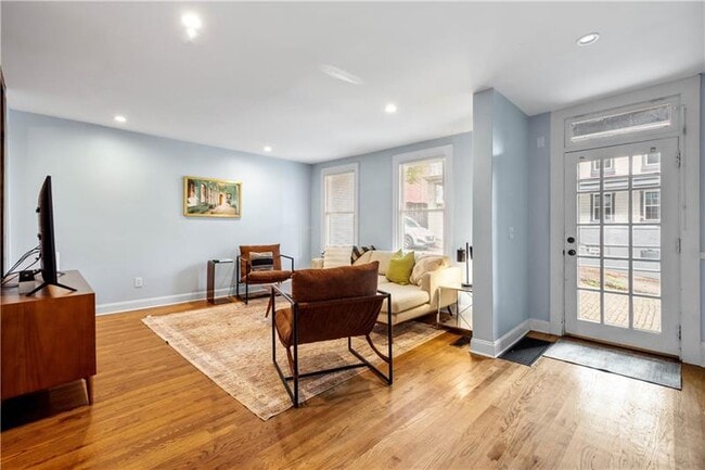 Building Photo - 1207 Linden Pl