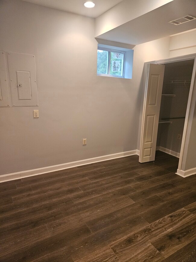 Building Photo - 2604 Somerton Ct