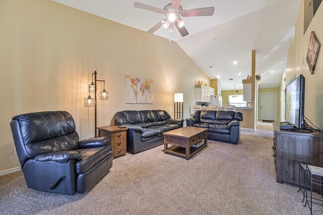 Foto del edificio - **SHORT-TERM RENTAL - FURNISHED TURNKEY 2+...