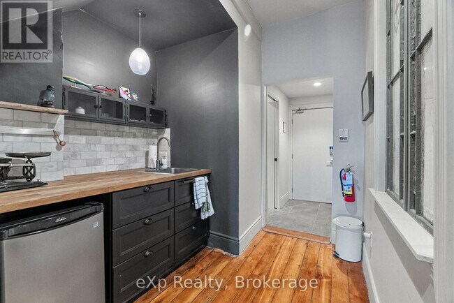 Photo du bâtiment - 94 Wellington St