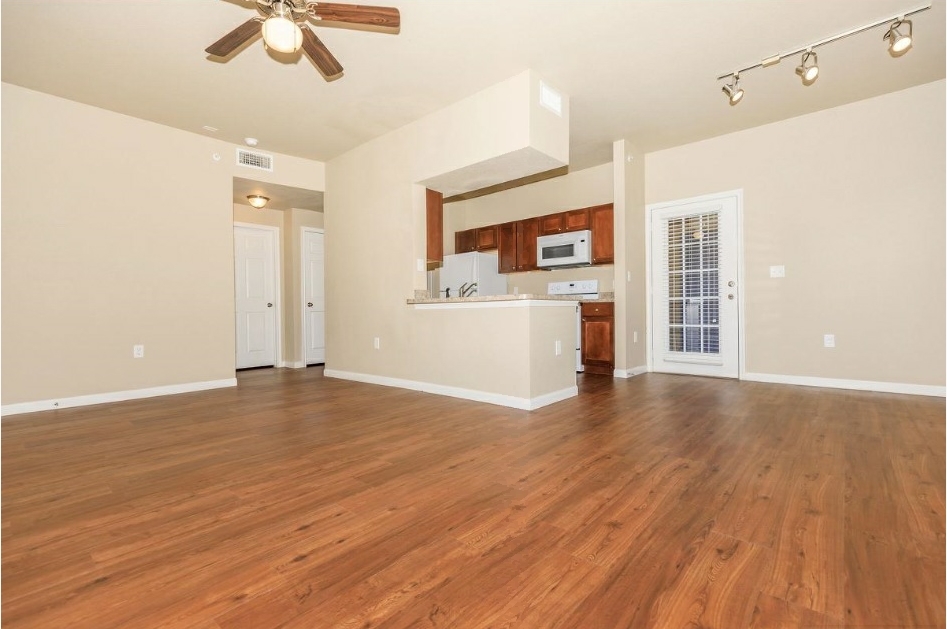 Interior Apartment - Madison Oaks Apartments