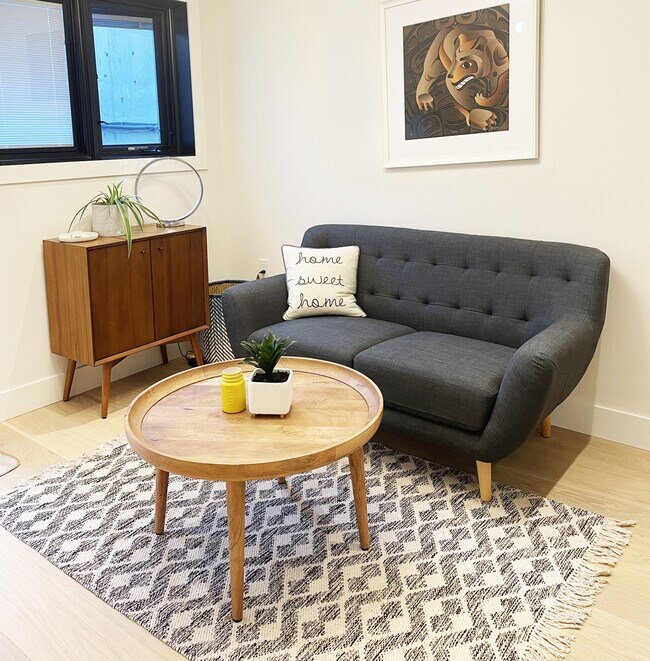 Photo du bâtiment - 282 E 18th Ave