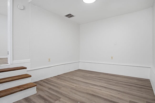 Building Photo - 1237 Staton Dr
