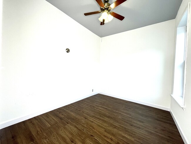 Foto del edificio - 4445 N Broadway St